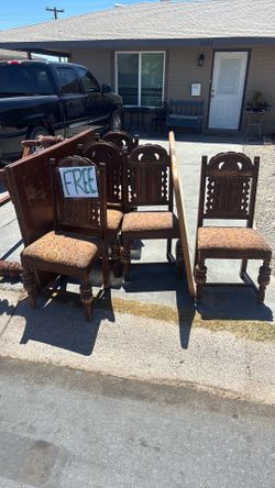 Table, chairs and mirror