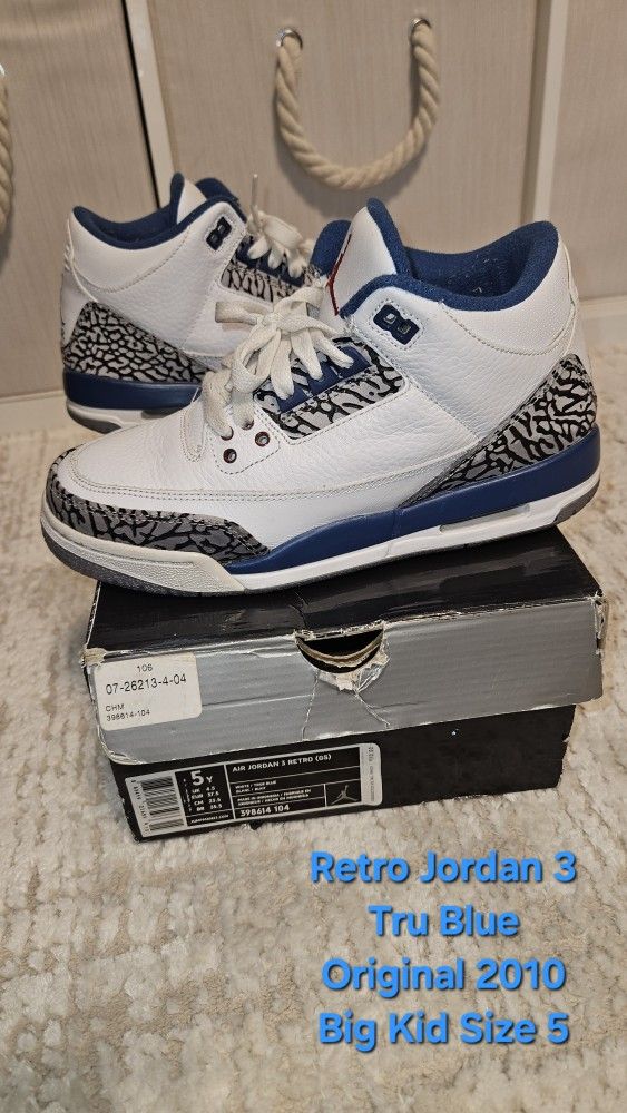 Retro Jordan 3s, True Blue, Big Kid Size 5