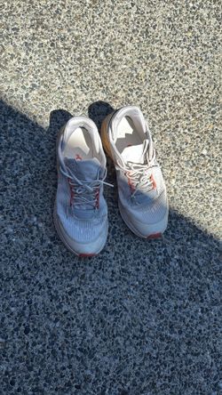 On Cloud Women’s Shoes 7.5