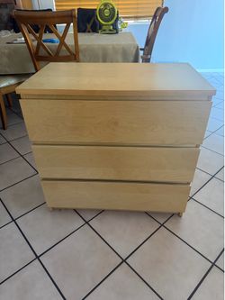 3 drawer chest great condion