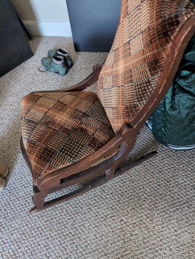 Furniture Antique Nursing Rocker