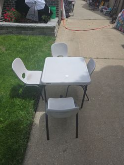Kids lifetime table with 4 chairs
