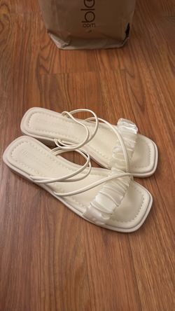 Lilie & Fashion White Ruffle Strap Sandals