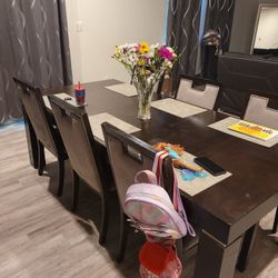 Dinning Room Table And Chairs