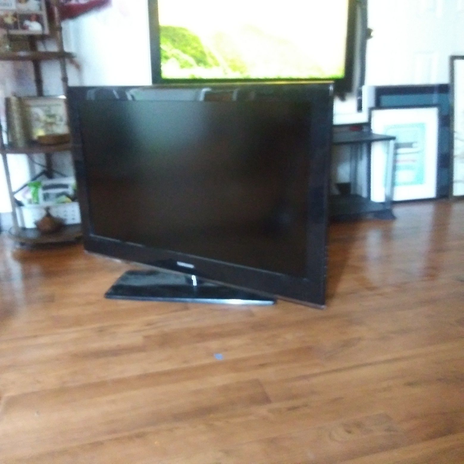 Samsung 40 Inches Flat Screen Tv