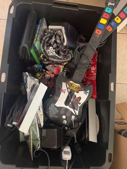 Box full of games and eletronics