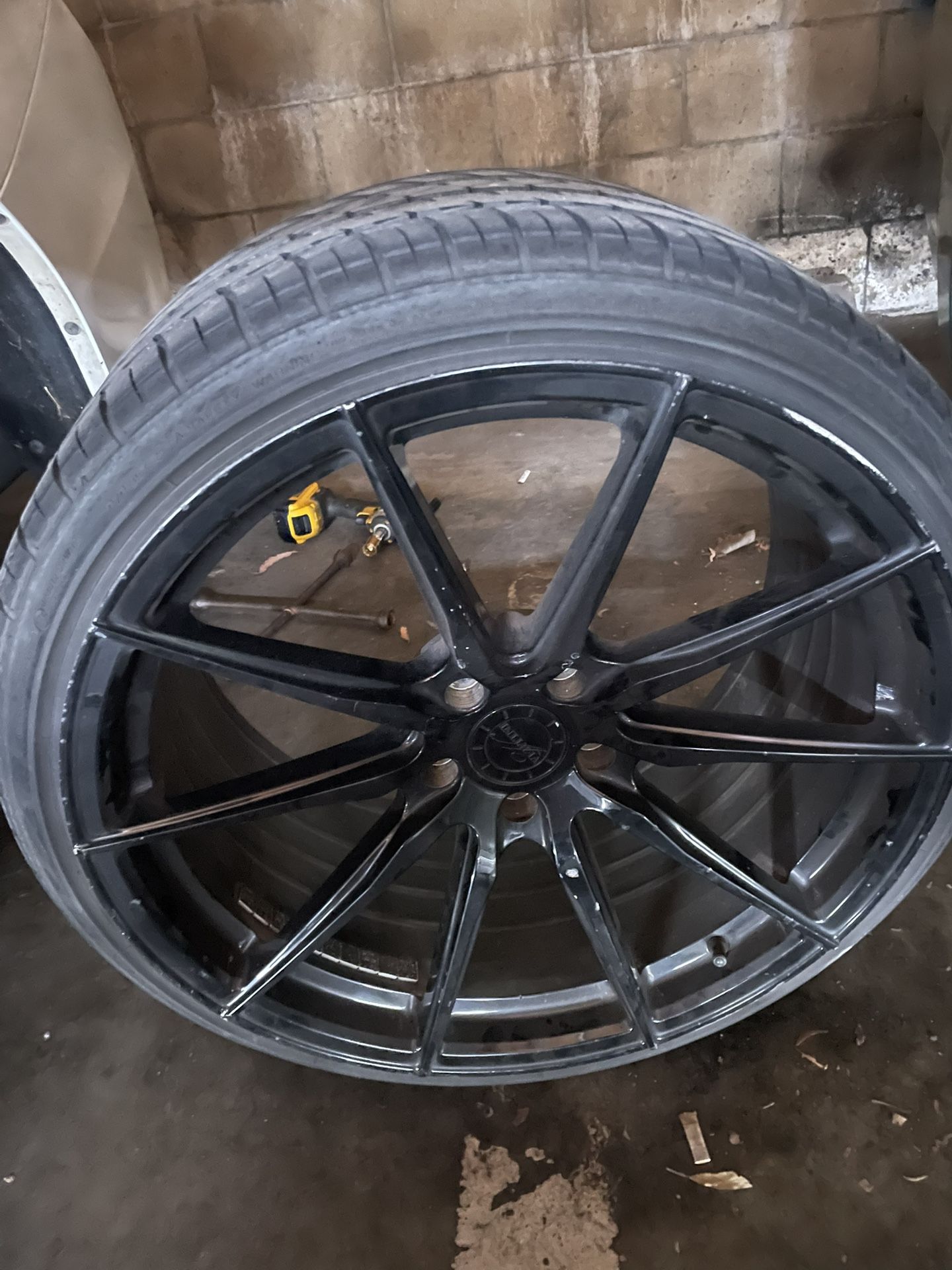 20” Rims And Tire’s 