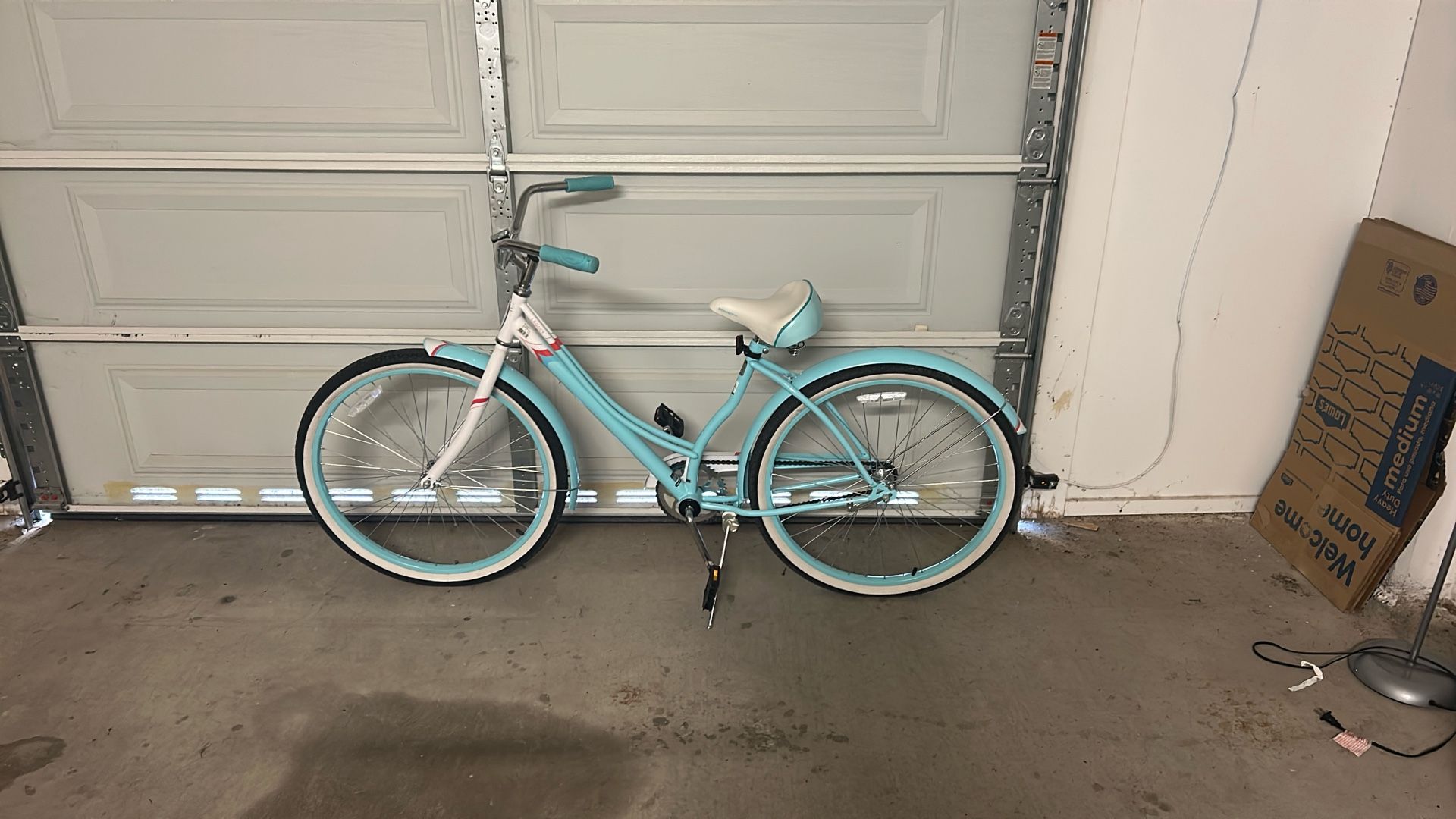 schwinn women's legacy 26 cruiser bike blue white