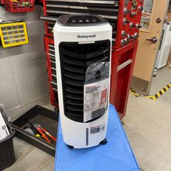 Honeywell Quiet 120V White 30.7" Indoor Portable Evaporative Cooler