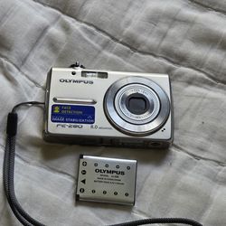 Olympus FE-280 8.0MP Compact Digital Camera - CAMERA & STRAP ONLY with battery