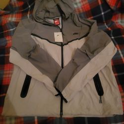 NIKE TECH WINDRUMER WOVEN  FULL  ZIP JACKET  HM5171-014  MENS  SIZE( L) BRAND NEW