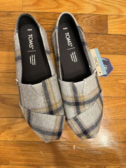 Men’s TOMS Size 9.5 New