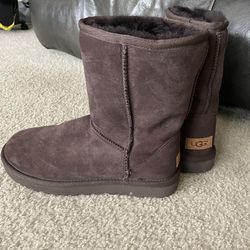 Classic Uggs Boots Size 7 New Retails For 180$