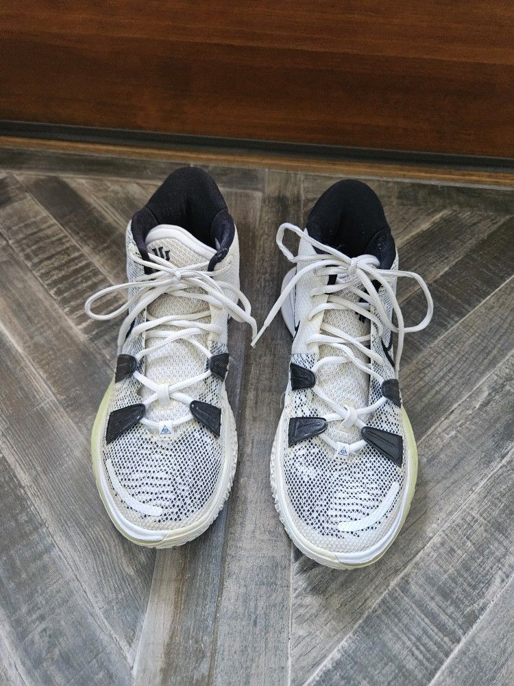 Nike Kyrie BB Shoes