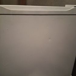 Miniature Refrigerator Size 19lx19w
