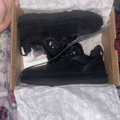 Lowmel Uggs. Never Worn size 4 W