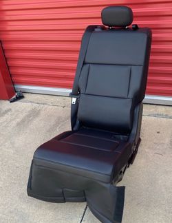 2022 Explorer Second Row Meddle Seat