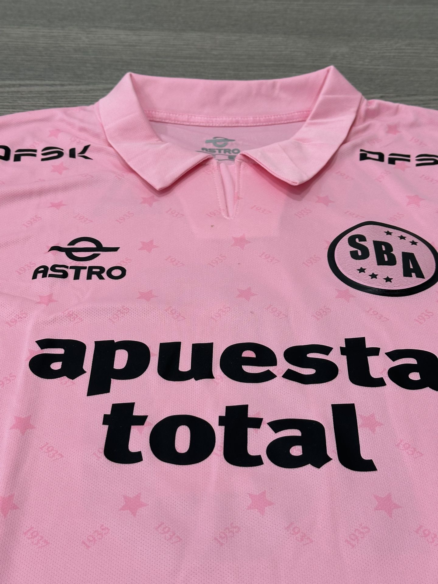 CAMISETA ROSADA SPORT BOYS DEL CALLAO. TALLA LARGE REGULAR.