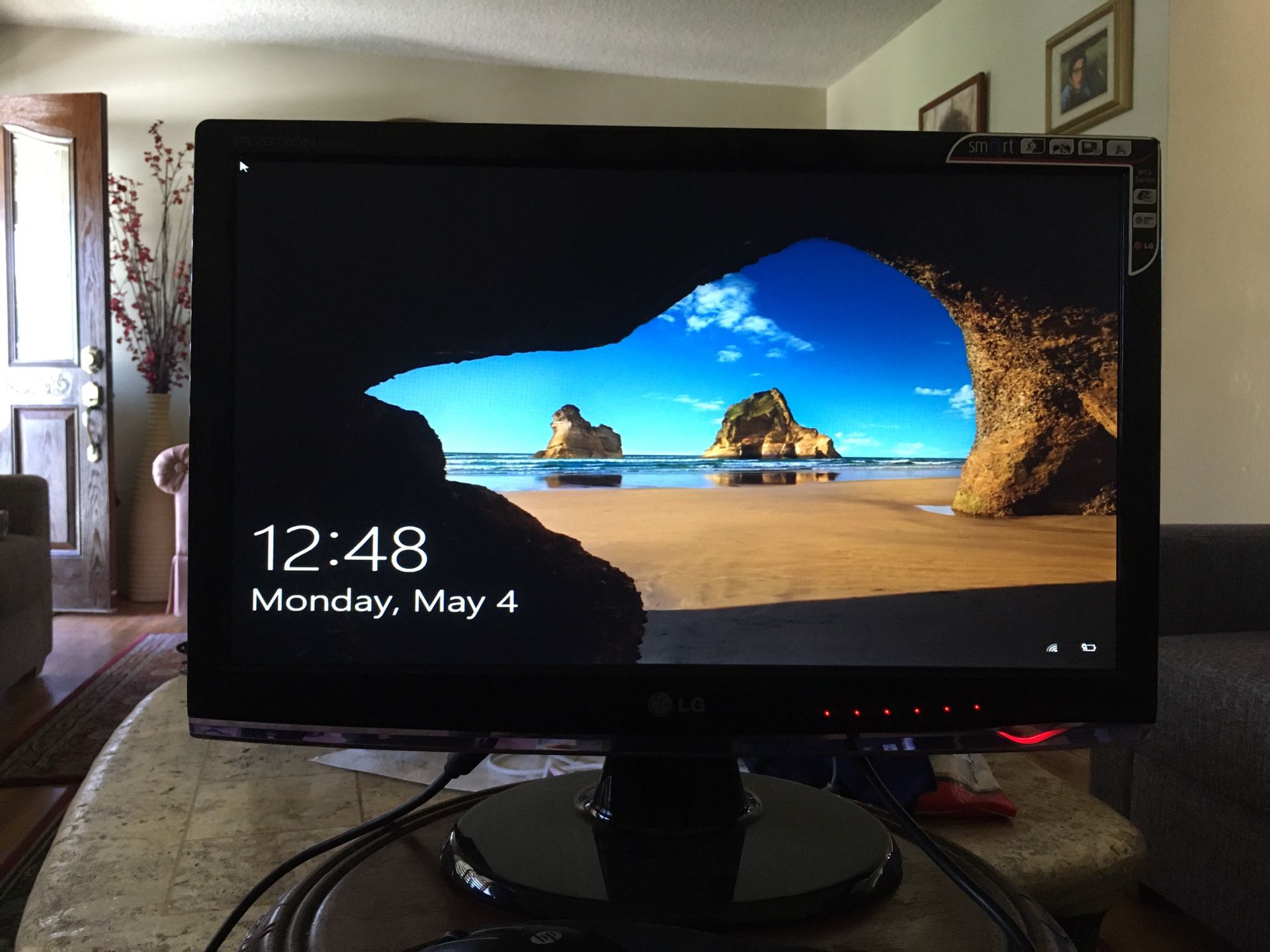 20" LG Flatron LCD Monitor with VGA cables W2053TX.