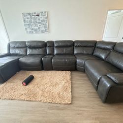Modern Black Leather Sectional Couch – Oversized & Comfortable