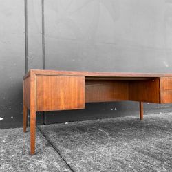 1970’s Mid Century Modern Walnut And Aluminum Desk By Alexis Yermakov for Stow Davis