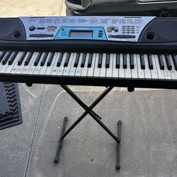 Yamaha Keyboard With Stand 
