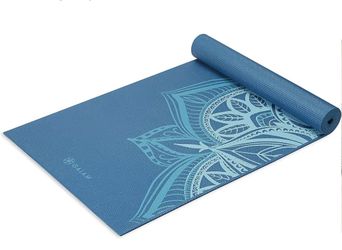 Gaiam Premium Yoga Mat, 6mm Thick Print Mat
Premium 6mm thick cushioning for joint support. Non-slip print design for yoga, Pilates & floor workouts.