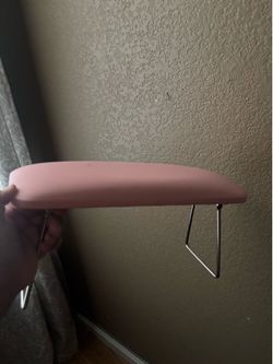 Nail arm rest