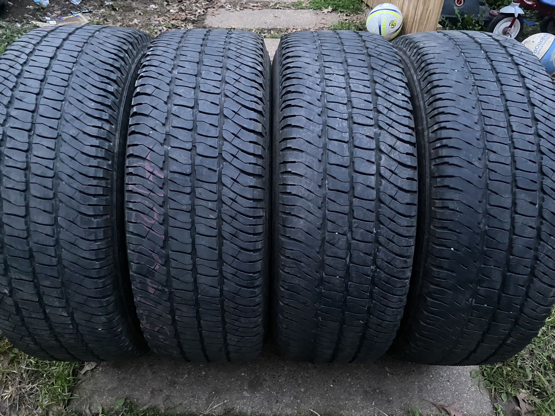 4 good use tires Michelin LT 265/70/17