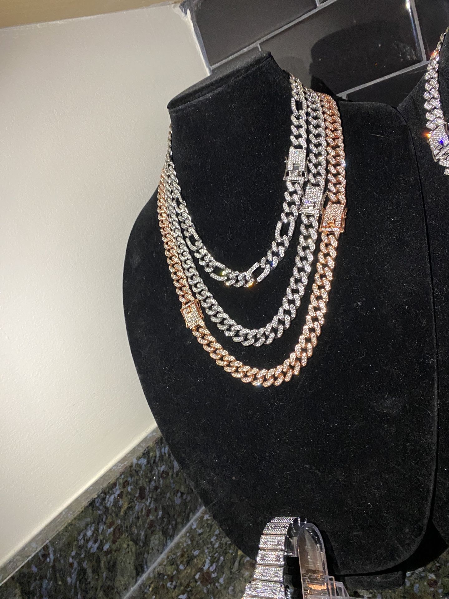 Three-Piece Italiano Rose 26 Inch White 20 Inch And 24 Inch Lab Stones