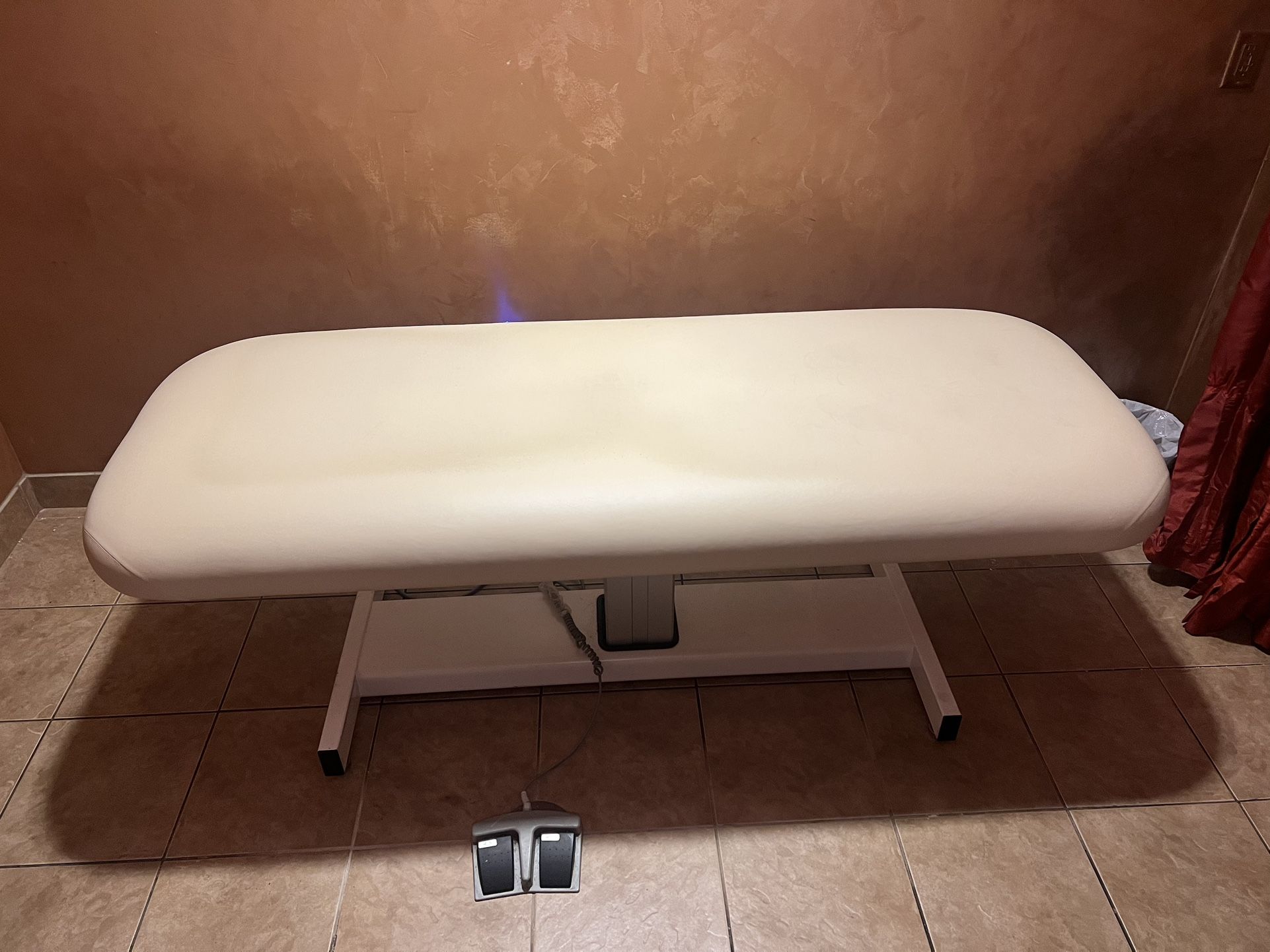 Electric Lift Massage Table