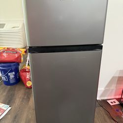 Hisense mini fridge with freezer