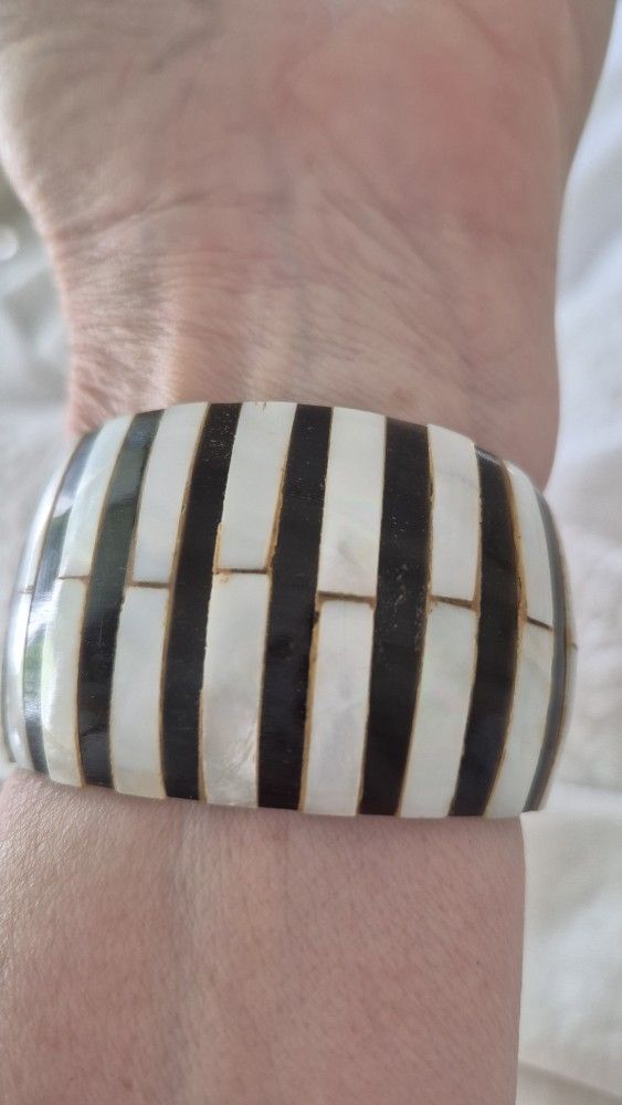 Vtg.Rare Inlaid MOP & Dark Brown HORN Cuff Bracelet