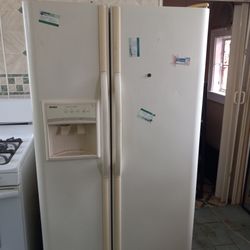 Refrigerator 