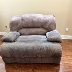 Loveseat With Reclining Function