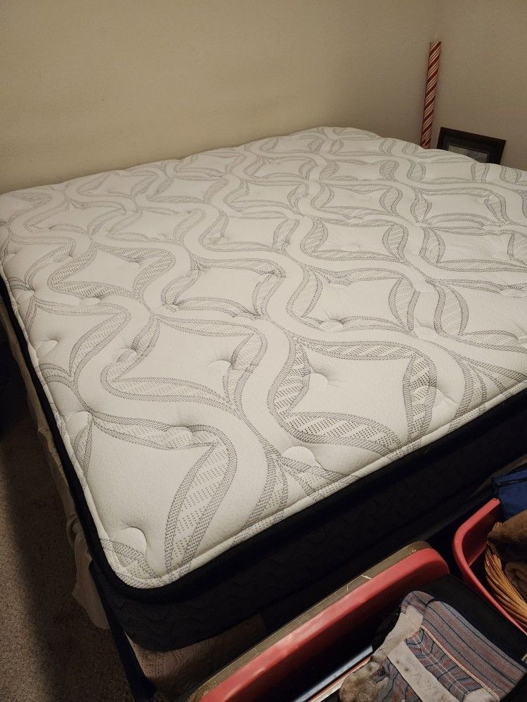 King Size Bed, CLEAN, w/frame, 5 Months Old
