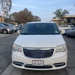 2011 Chrysler Town & Country 