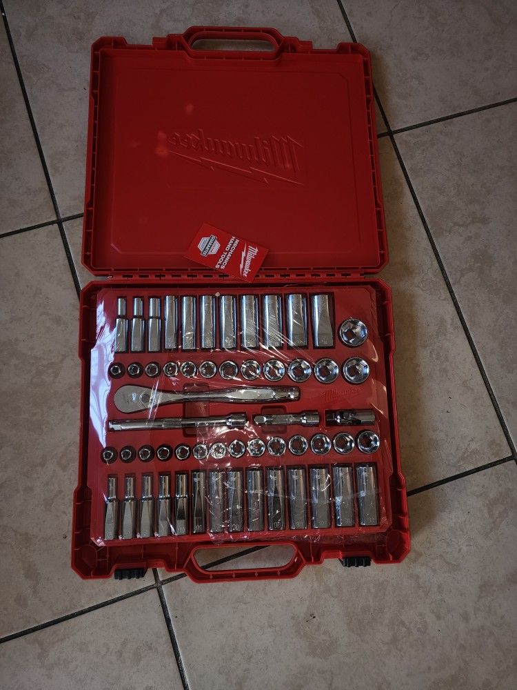 Milwaukee
3/8 in. Drive SAE/Metric Ratchet and Socket Mechanics Tool Set (56-Piece)