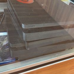 PS4 Slim 