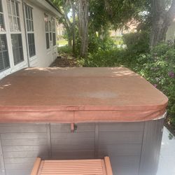 Pinnacle PS620 Hot Tub – 5-Person Spa – Includes Cover & Steps – Excellent Condition – $1895