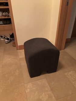 Modern Cube Ottomans / Poufs – Extra Seating – Dark Fabric