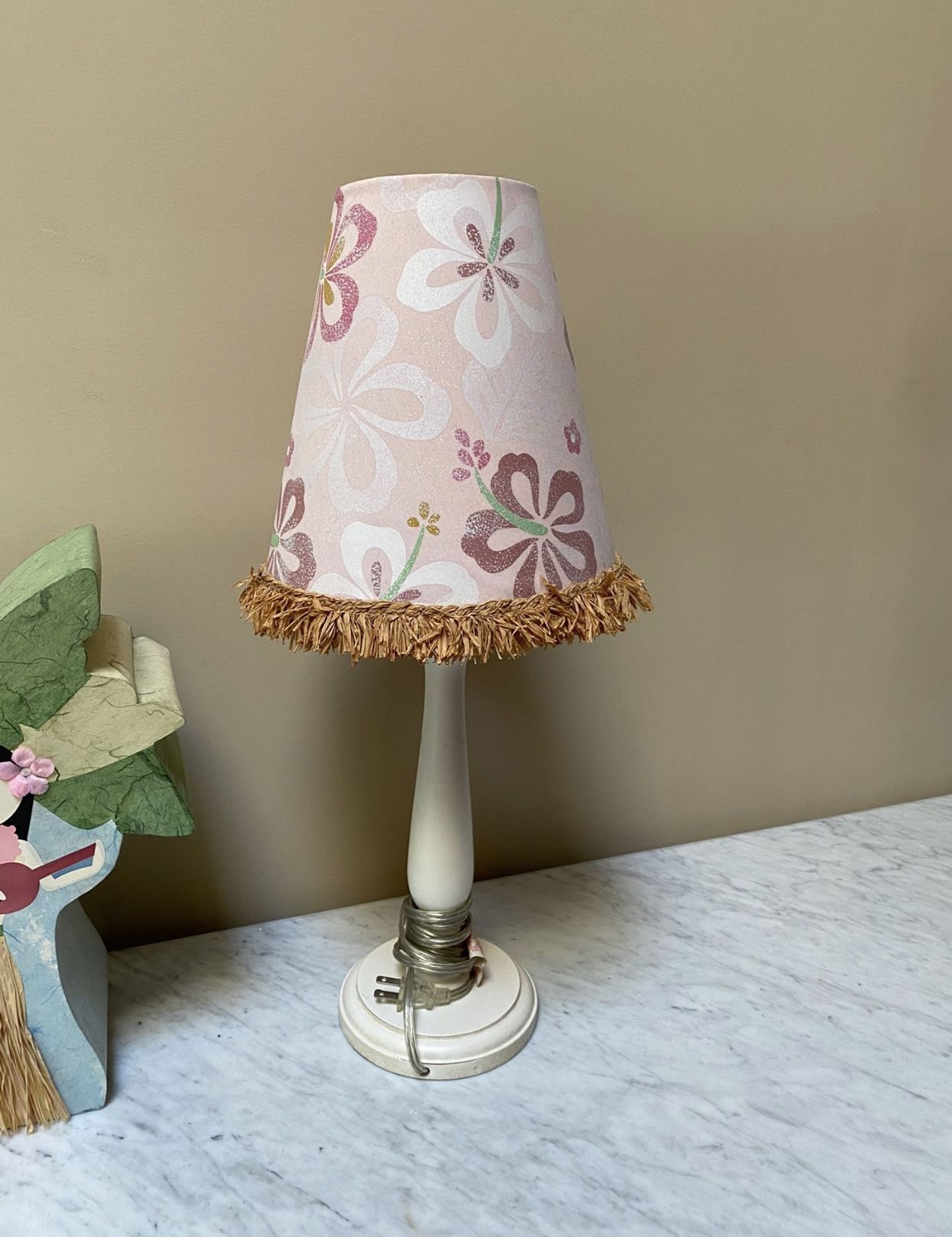 Eclectic Hawaiian Flower Lamp 🌺