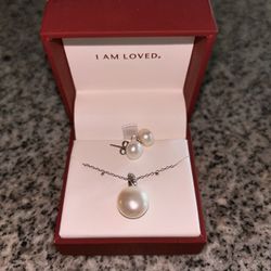 Pearl Necklace With Matching Earrings 