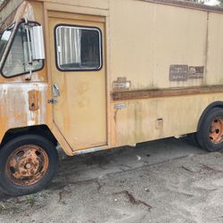 A Box Truck Van An 5 Lug Ford Rims 