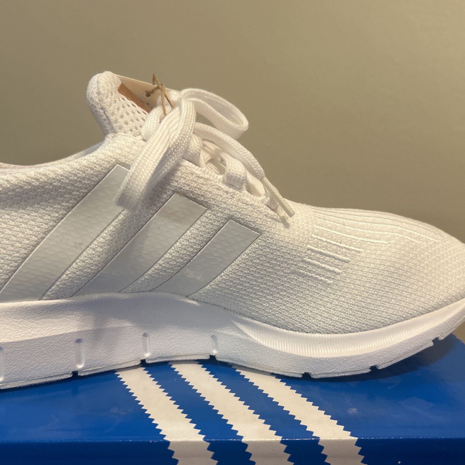 (women) White Adidas 