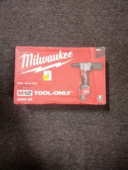 MILWAUKEE M12 RIVET TOOL