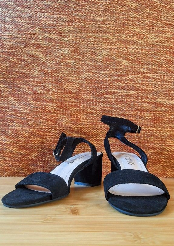 Dream Paris Black Heels Size 5.5