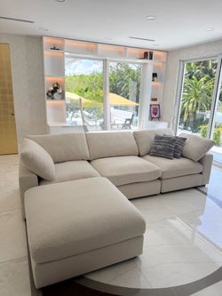 Brand New Sectional Sofa / Sofa Minimalista Nuevo a Estrenar … Fast Delivery