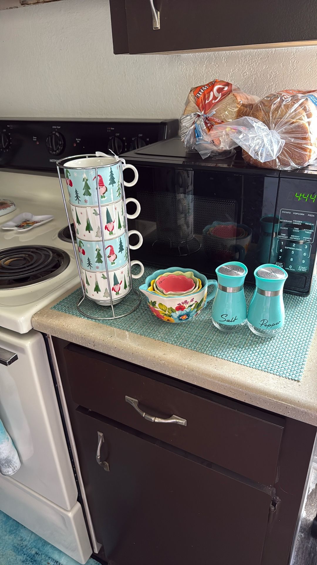Measure Cups/Pepper And Salt Shakers/And Four Coffee Cups