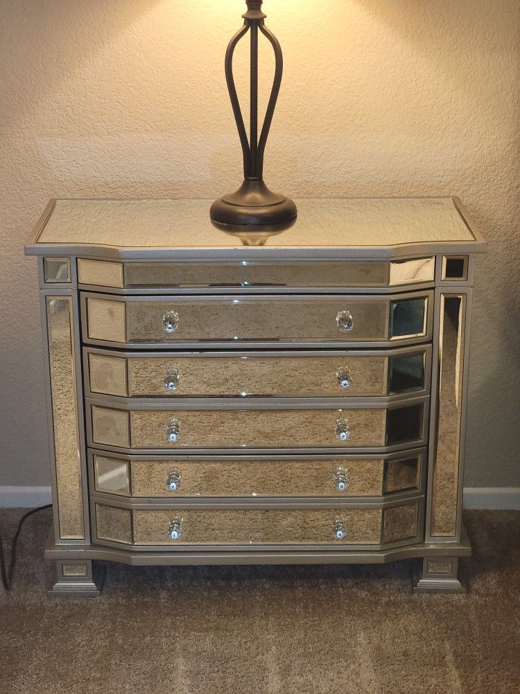 Mirrored 3 Drawer Dresser